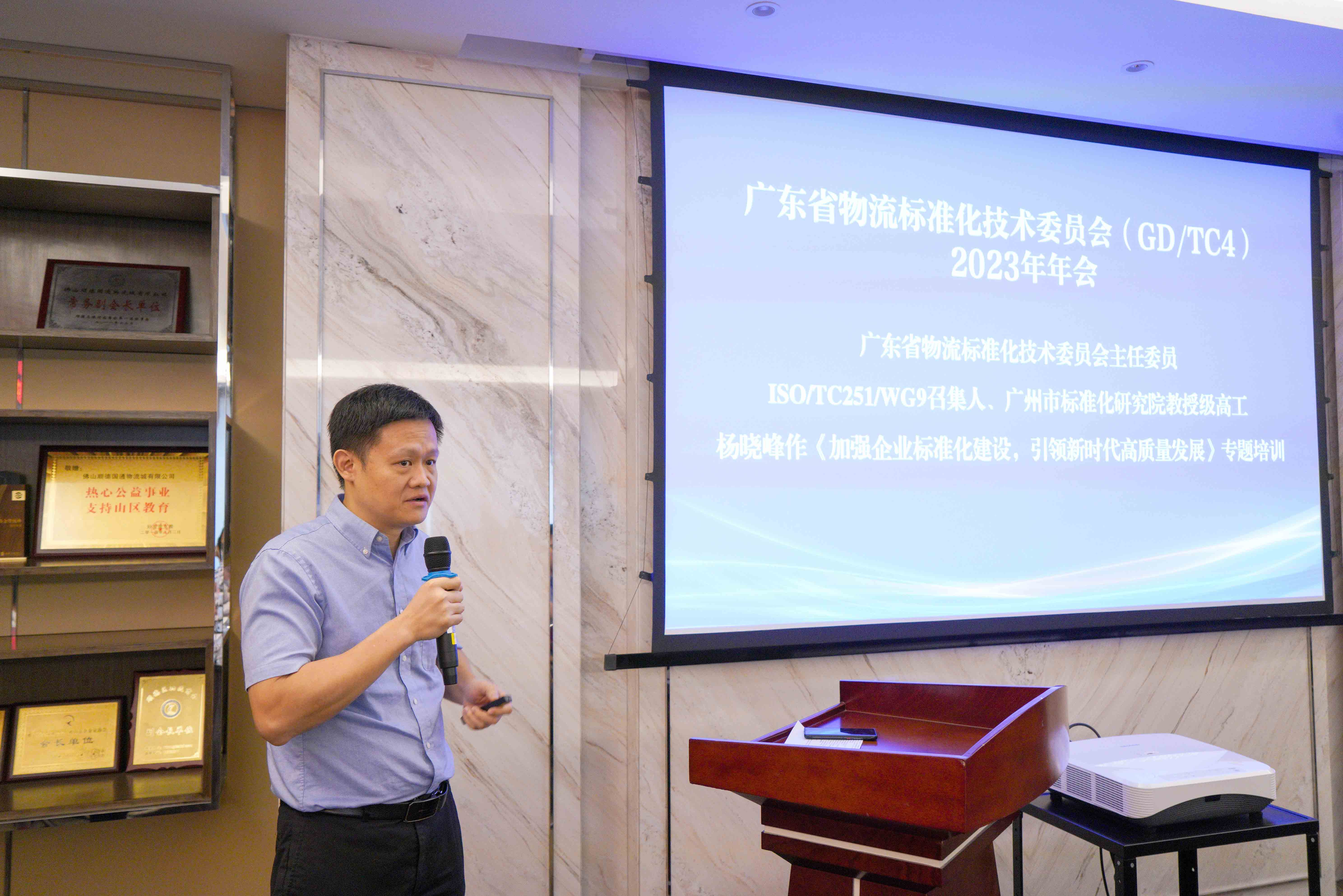 10593960.jpg 10593960.jpg