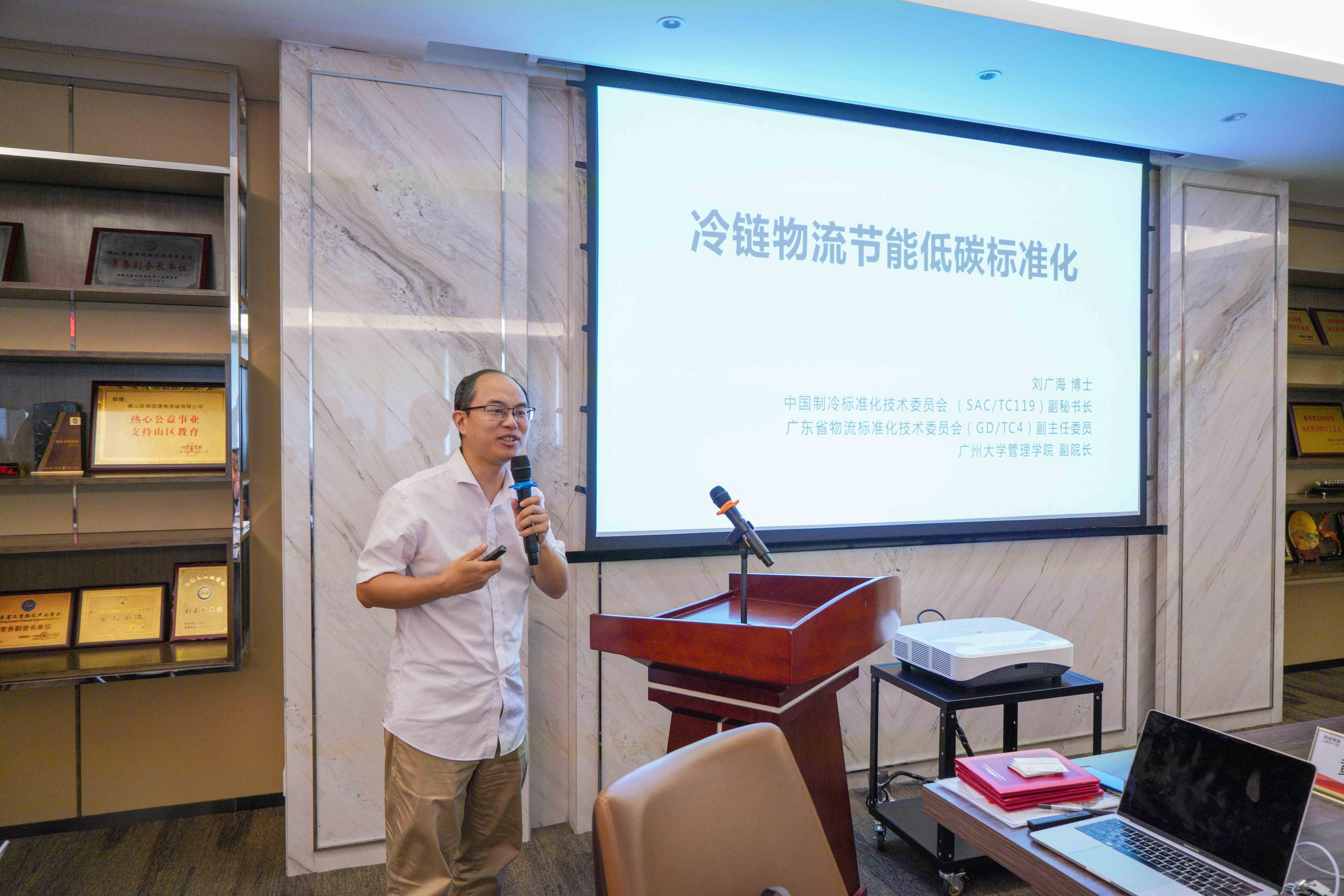 10365780.jpg 10365780.jpg